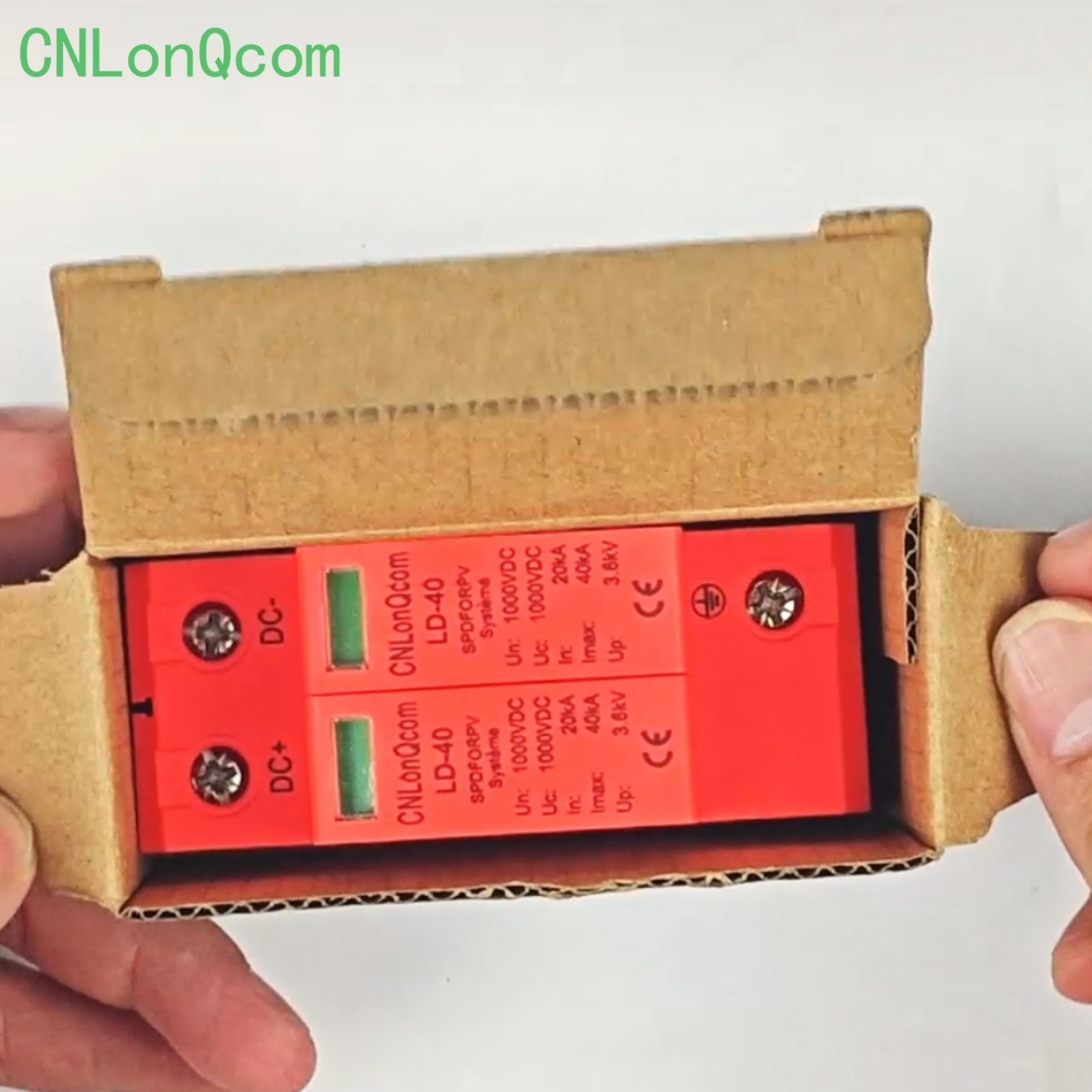 CNLonQcom သည် LD-40 2P 1000V Solar DC Surge Protector ကိုပြသသည်